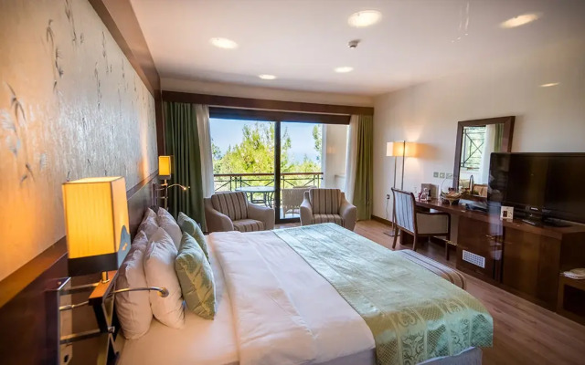 Korineum Golf & Beach Resort