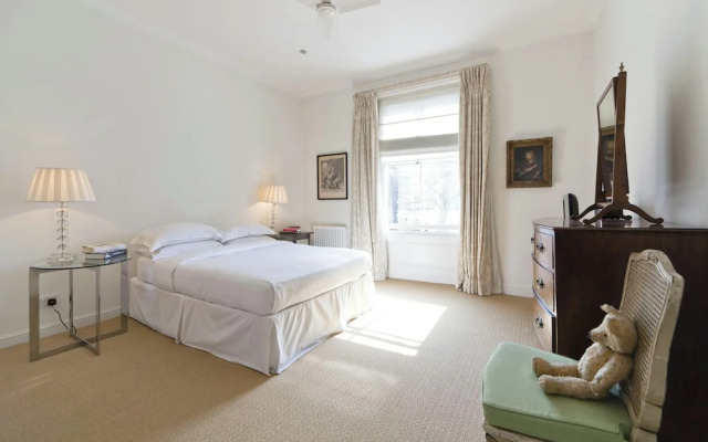 Bassett Road IV by Onefinestay