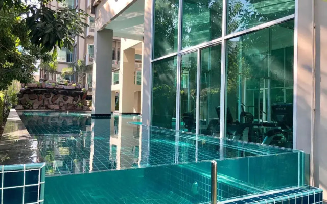 The Lux Ladprao 10