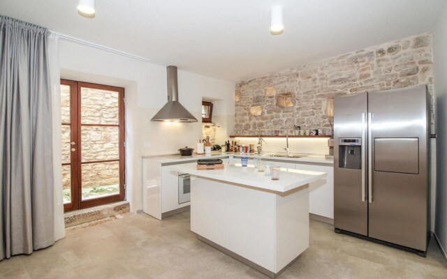 Awesome Home in Bale With 3 Bedrooms and Wifi