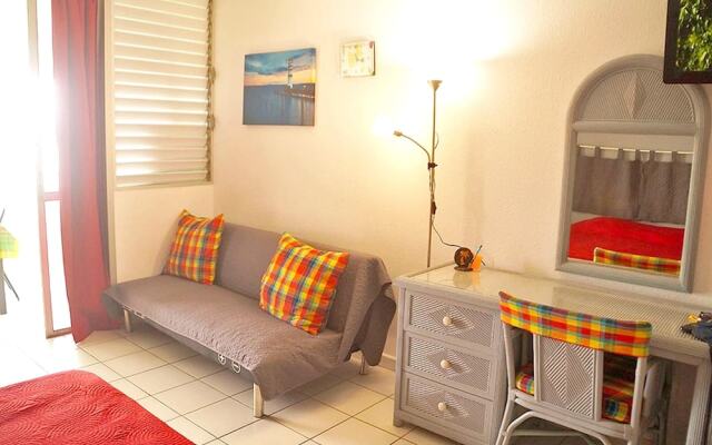 Studio in Le Gosier, With Wonderful sea View, Enclosed Garden and Wifi - 30 km From the Beach