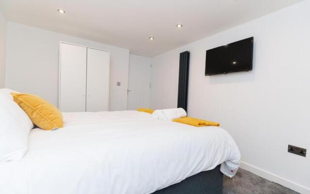 Am to Pm Apartments
