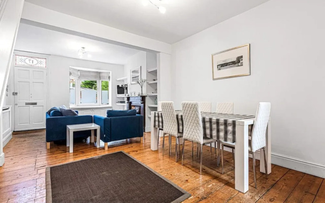 Bakersfield Retreat - From 200 Per Night