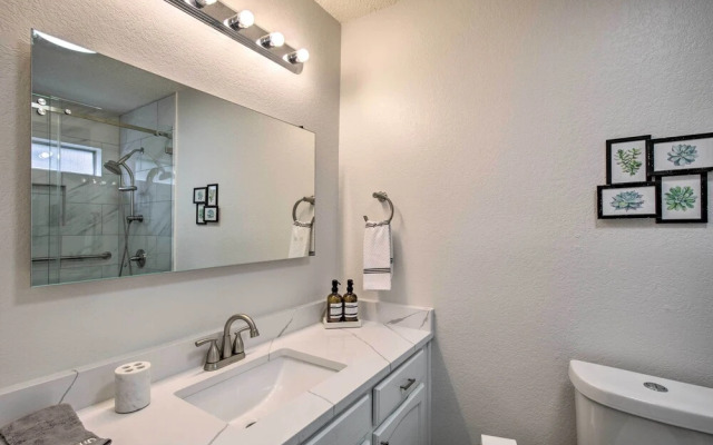 2 Mi to Lone Star Park: Irving Home w/ Fenced Yard