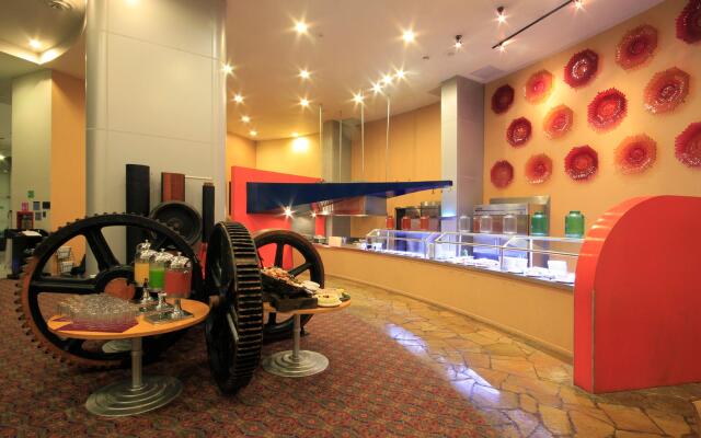 Holiday Inn Monterrey - Parque Fundidora by IHG
