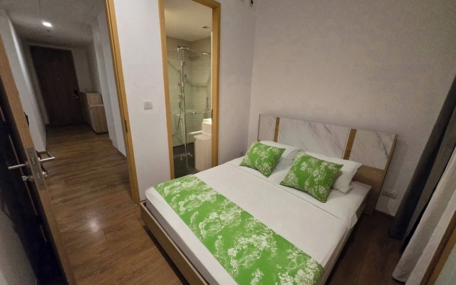 Charming 2 Bedroom Apartment in Heart of Phrom Phong