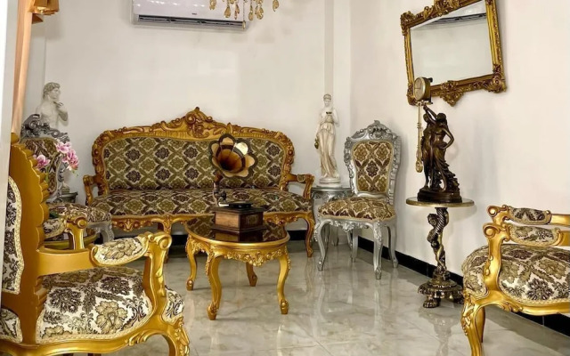 Hotel The Royalty Inn