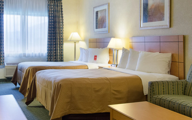 Econo Lodge Topeka at Wanamaker