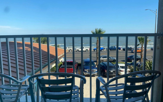 Holiday Inn Express Hotel & Suites Galveston West-Seawall by IHG