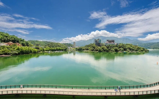 Bishui Shanju Lakeside B&B