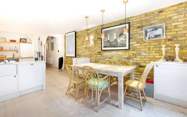 Stunning 4 Bedroom House in West London