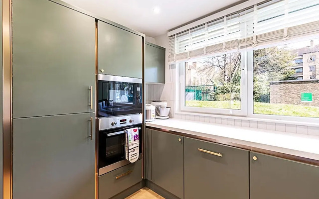 Stylish Islington Garden Flat Sleeps Four