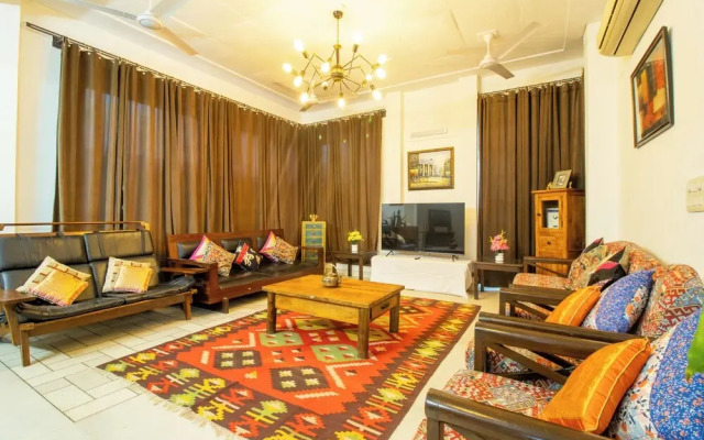 Opulent Antique 6BR Villa in Gurugram