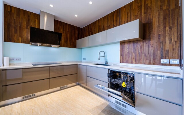 Luxury Mansion On Golf Course - BMG5