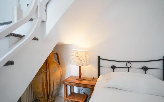 Fira Central Apartment with View