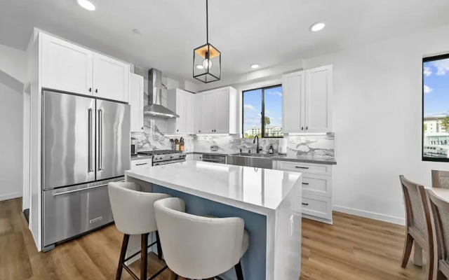 Rooftop Home With Ocean View Private Parking