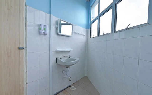 OYO 90672 De Paradise Turtle Hotel