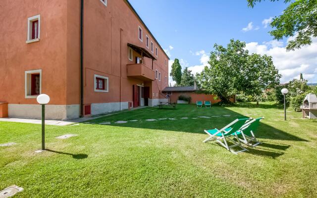 Farmhouse in Montescudaio with Shared Pool near Sea & Park