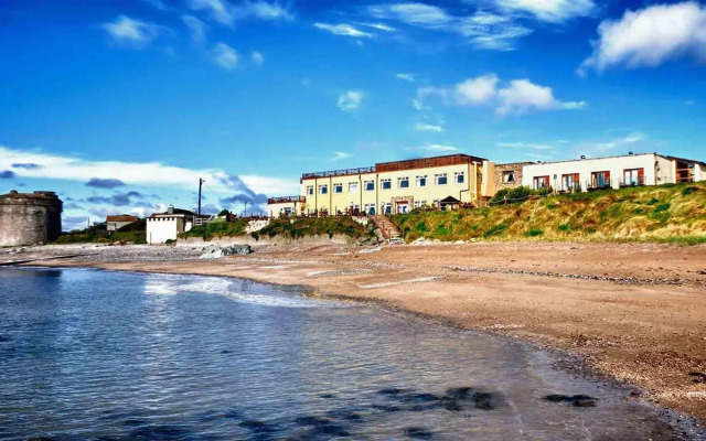 Shoreline Hotel