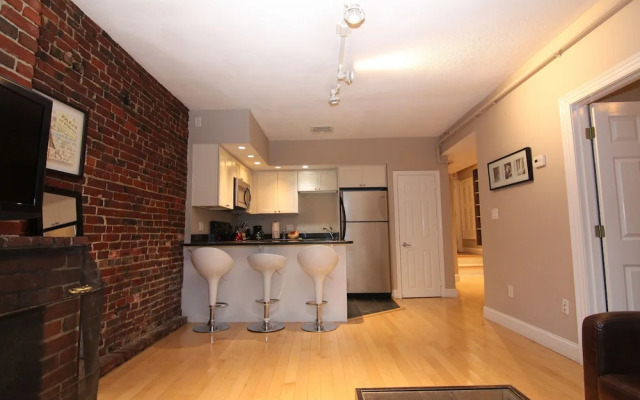 Maverick Suites at 402 Columbus Ave