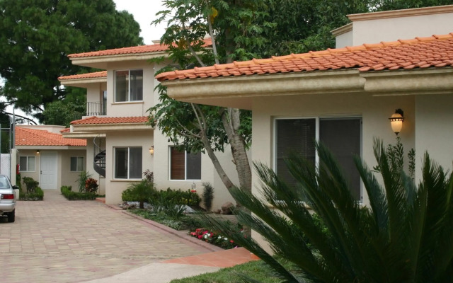 Alcazar Suites