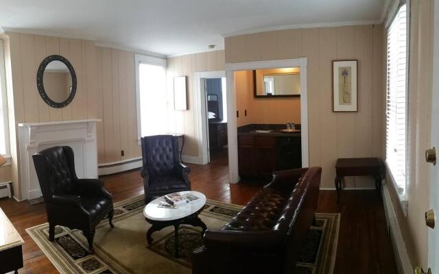 Inn At Patrick Henry's