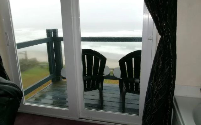 Seahorse Oceanfront Lodge