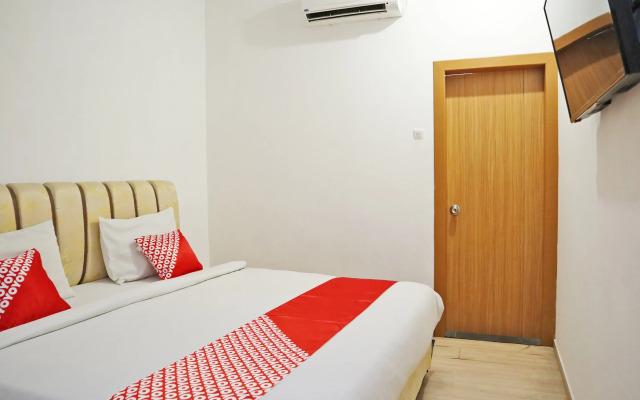 OYO 1673 M Authentic Kost Man