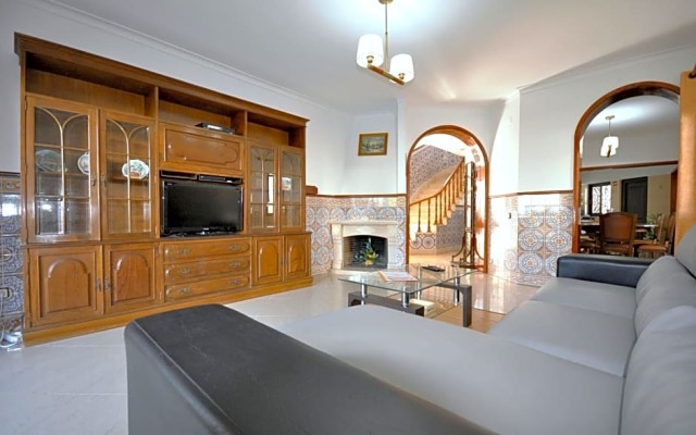 Private Pool Villa Walking Distance to Local Amenities