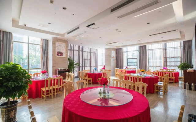Hewitt Grand Hotel