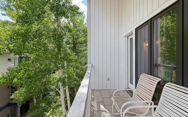 2708 Chateaux Dmont 3 Bedroom Condo