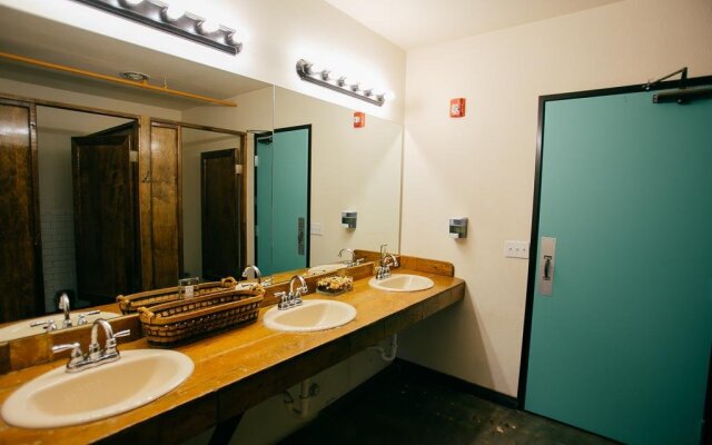 Firehouse Hostel & Lounge