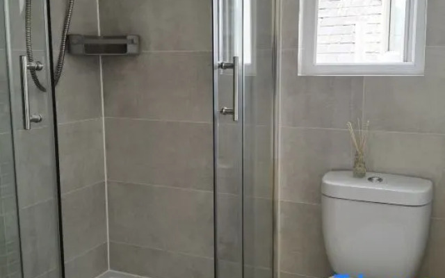 comfy 2 bedroom Apt in central area New Refurbishment