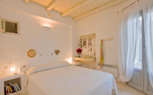 4-bedroom Cycladic Villa with Seaview