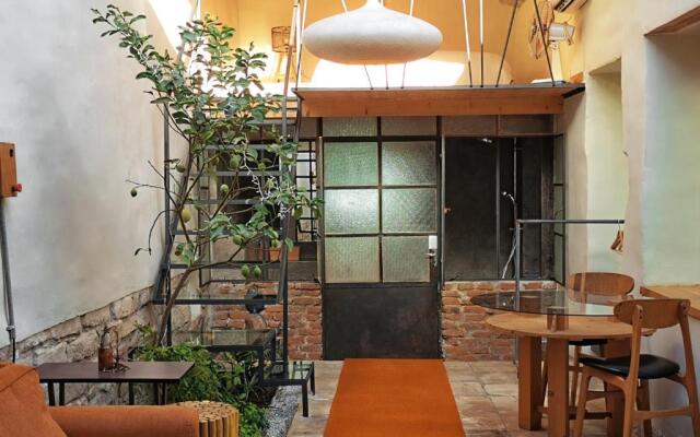 The Cabrio House- Unique CITY CENTER loft with Garden