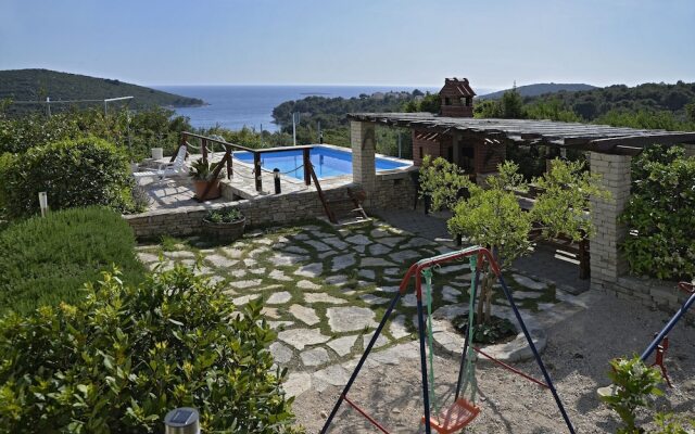 Toni - With Pool and View - A3