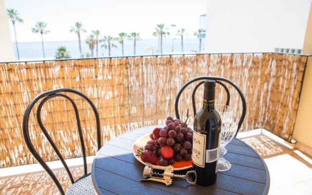 Spacious 200 sq.m. penthouse with sea view terraces