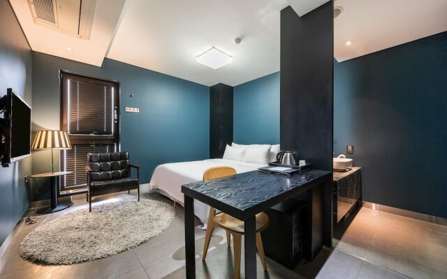 Harbor Bridge Hotel