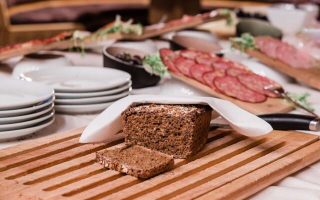 Hotel Rothirsch by Skinetworks