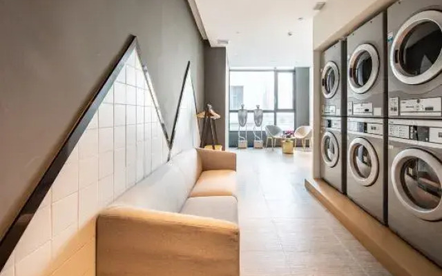 Atour Hotel (Shenzhen International Convention and Exhibition Center, Fengtang Avenue)