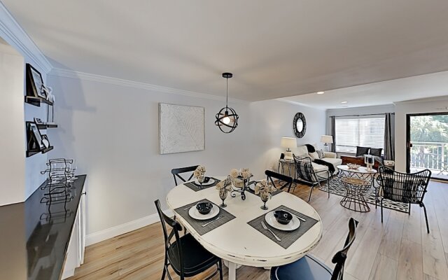 80courts 2 Bedroom Condo