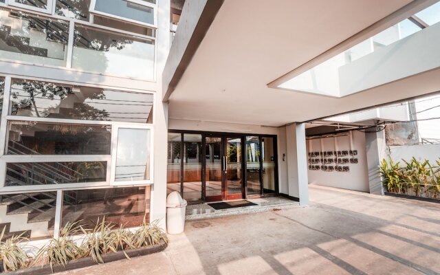 OYO Life 1437 W Residence