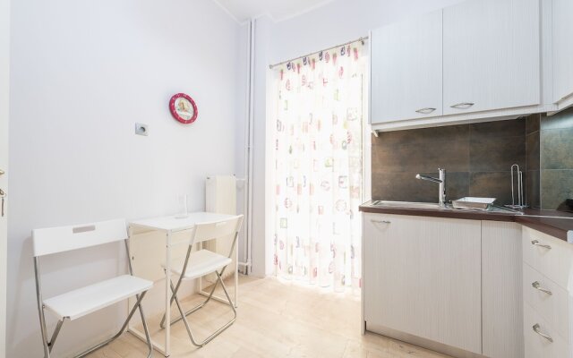 Central & Cozy Apartment With Balcony