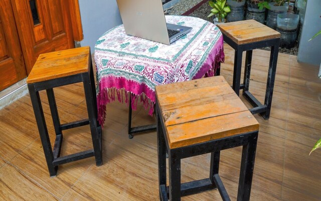 OYO Life 93382 Gajayana Kost Female Only Syariah