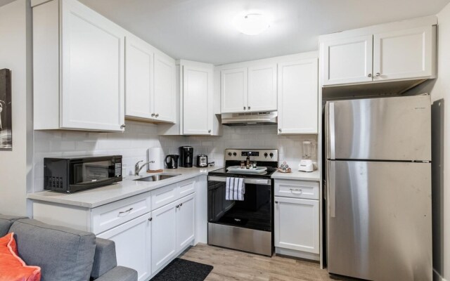 1BR - Boutique Apt With Netflix - Prime Location