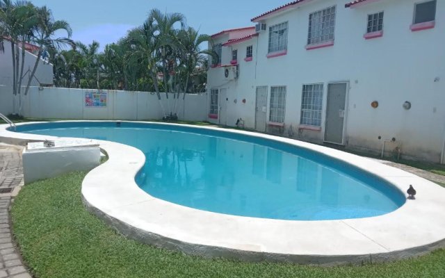 Condominio La Duquesa, Bonita alberca, casi en la puerta, WIFI, Agradable, Tranquilidad