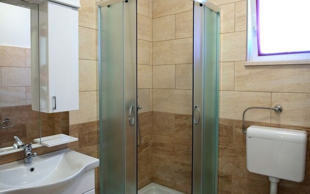 Robi - 50m From Beach - SA4