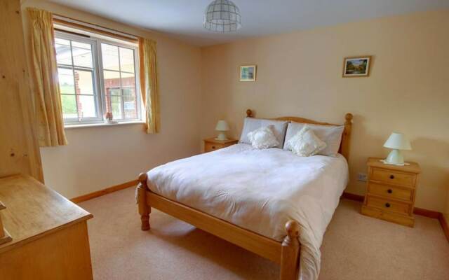 Pleasant holiday home in South Molton with Garden