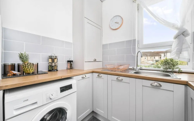 Two Bedroom Apartment by Klass Living Serviced Accommodation Motherwell - Anderson Apartment With WiFi &Parking