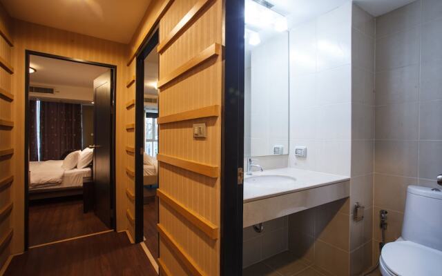 2B - 2 Bedrooms and 2 Bathrooms Located Downtown Apartment With Shared Pool